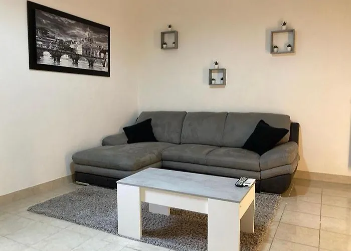 Alex Rhome Ferienhaus *